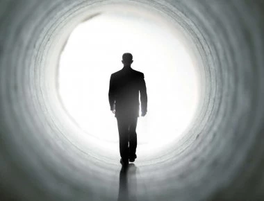 Αυτός είναι ο άνθρωπος που πέθανε 9 φορές (βίντεο)